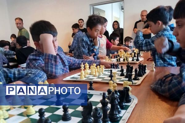 رقابت اندیشه‌ها در پیشوا؛ برگزاری مسابقات شطرنج دانش‌آموزی با حضور مسئولان