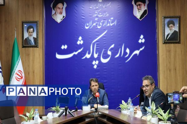 نشست صمیمانه شهردار پاکدشت با خبرنگاران و اصحاب رسانه