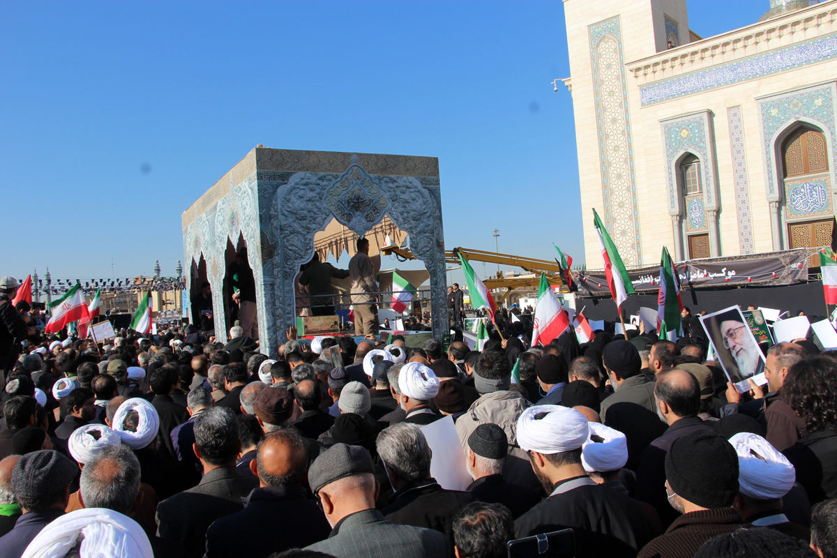 آیین تشییع لاله‌های فاطمی در قم