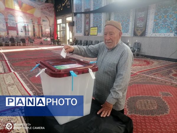 حضور پرشور مردم ولایتمدار شهرستان خلیل‌آباد در شعب اخذ رای 
