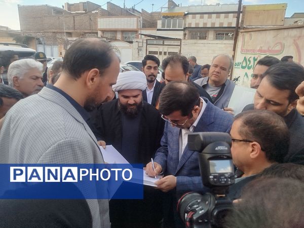  وزیر ورزش و جوانان کشور از تعدادی از پروژه های عمرانی ورزشی  کاشمر بازدید کرد 
