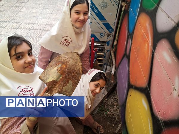 روز درختکاری متفاوت در دبستان ارمغان هستی ناحیه 3 کرج