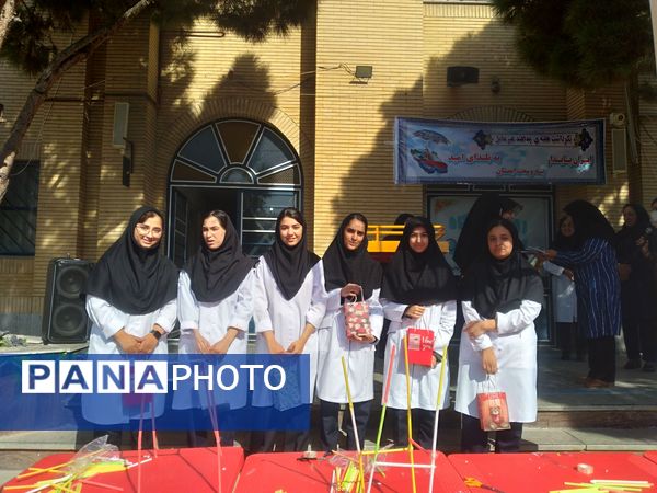 جشن روز آزمایشگاه در دبیرستان شهید مرادعلی امینی و هنرستان کیمیا