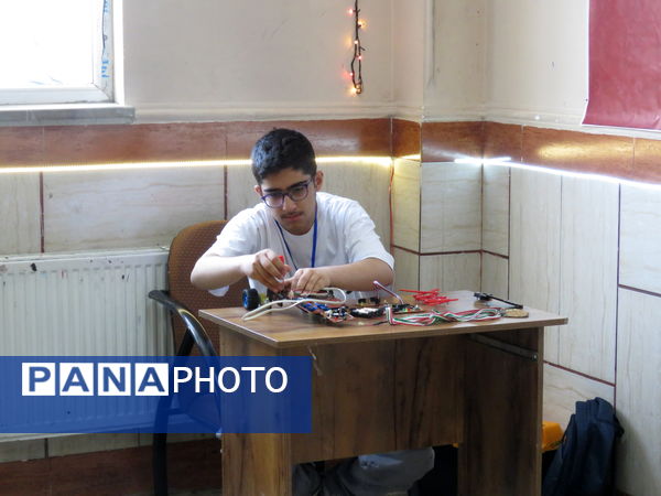 نمایشگاه علمی، پژوهشی وهنری فرداد در دبیرستان باهنر