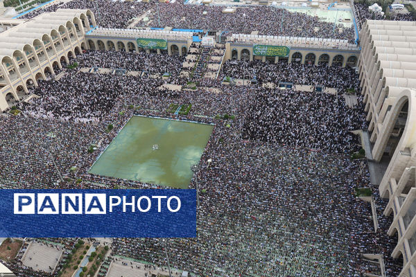 اقامه نماز عید فطر به امامت رهبر انقلاب اسلامی