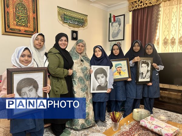 دیدار دانش‌آموزان دبستان المهدی ناحیه 2 کرج با خانواده دانش‌آموز شهید رضا پناهی
