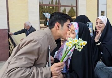 روایت پانا از استقبال معنوی دانش‌آموزان زائر حج عمره در فرودگاه شهید صدوقی یزد