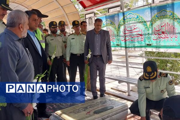 آیین گلباران قبور شهدا در آخرین روز هفته انتظامی
