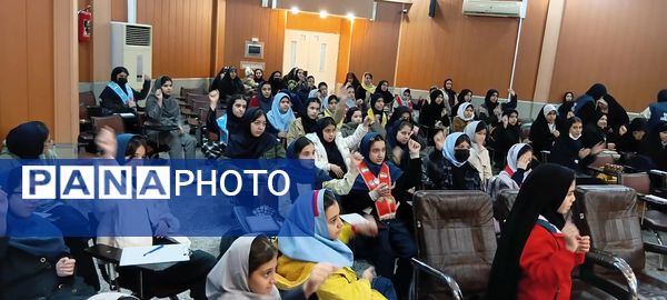  کارگاه آموزشی خبرنگاران پانا در دبیرستان دخترانه آرمینه مصلی نژاد