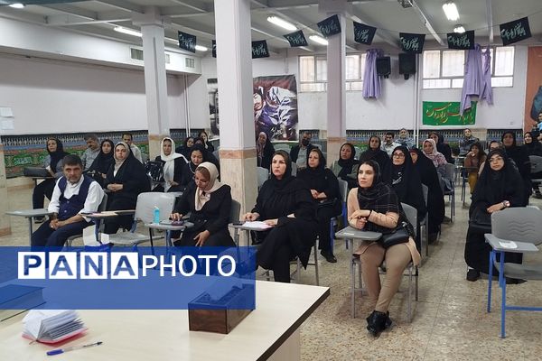برگزاری انتخابات انجمن اولیا و مربیان در مدارس ناحیه دو شهرری 