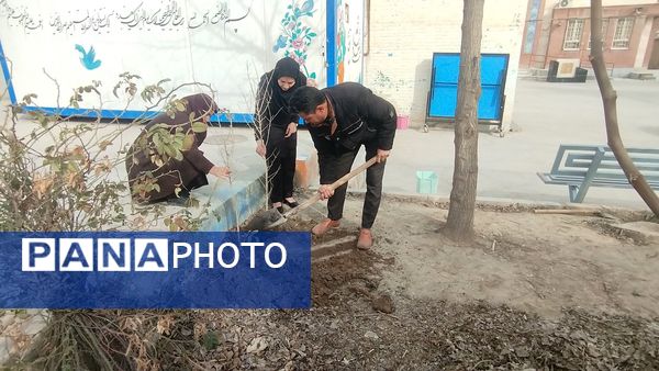 کاشت درخت در هنرستان بصیرت آشخانه