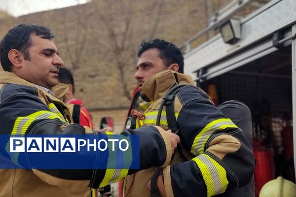 اجرای مانور زلزله با حضور مسئولان در مدرسه استاد مطهری رباط‌کریم