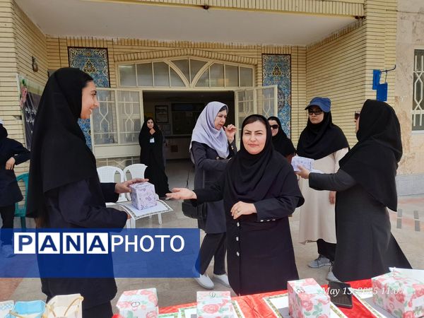 تجلیل از برگزیدگان دبیرستان ۱۵ خرداد 