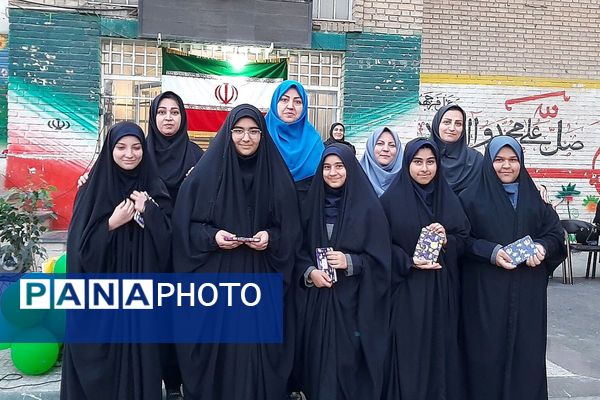 برگزاری جشن پرشور روز دانش آموز در دبیرستان شهدای هسته‌ای