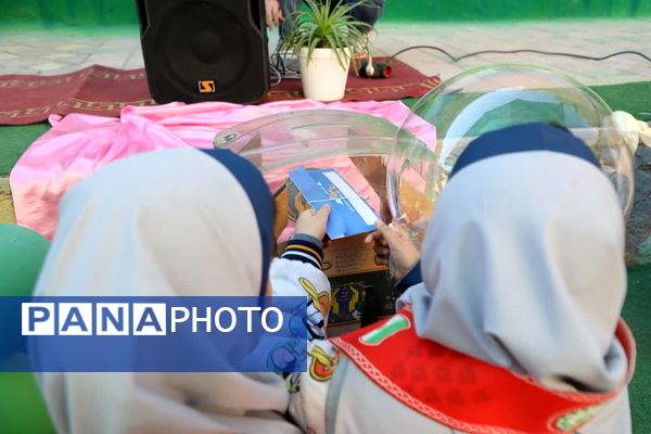 برگزاری مشترک جشن عاطفه‌ها در همدان با مشارکت کمیته امداد و سازمان دانش‌آموزی