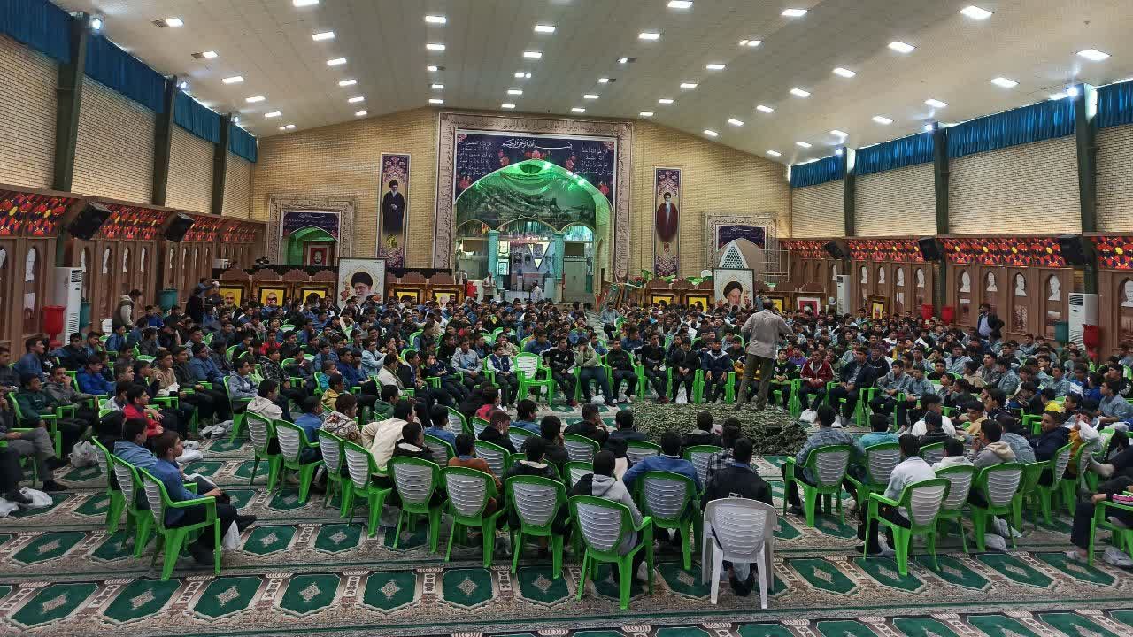 حضور دانش آموزان پایه نهم در کنگره شهدا برای اردوی عملی آمادگی دفاعی 