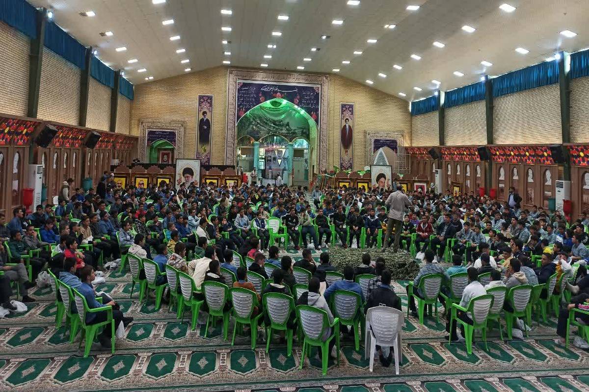 حضور دانش آموزان پایه نهم در کنگره شهدا برای اردوی عملی آمادگی دفاعی 