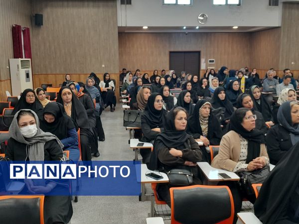 مجمع عمومی انجمن اولیا و مربیان دبیرستان مصلی نژاد حضرت زهرا(س)