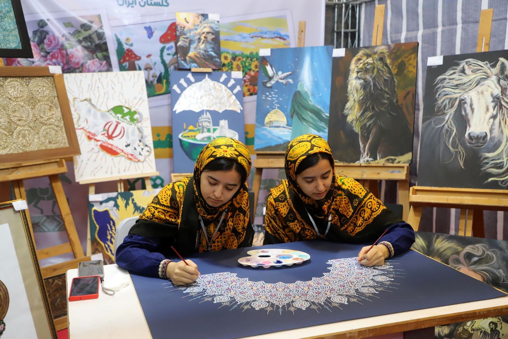 افتتاح نمایشگاه دست‌سازه‌های هنرستانی‌های گلستان در رویداد ایران‌جان