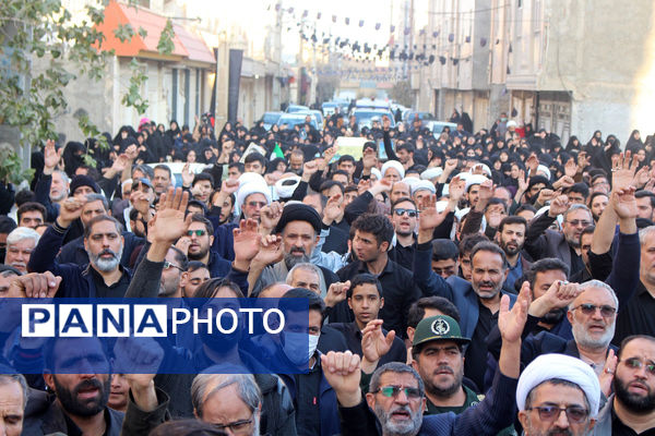 جلوه‌هایی از حضور نوجوانان در مراسم تشییع و خاکسپاری شهدای گمنام