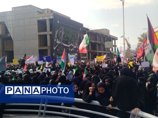  موج خروشان مردم در سیزده آبان امت واحده را به رخ کشید