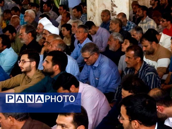 نماز جمعه ای هزاران نفری با حضور حماسی مردم کاشمر