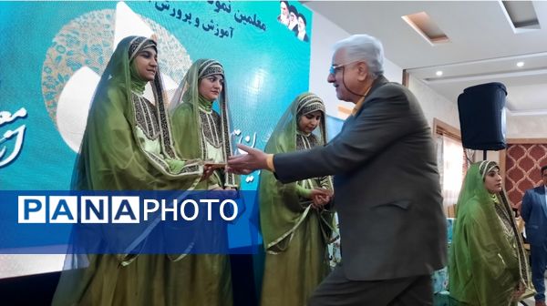 آیین تکریم از معلمان نمونه استانی و منطقه‌ای و تجلیل از بازنشستگان آموزش و پرورش استثنایی