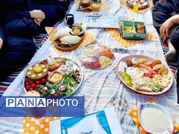جشنواره صبحانه سالم در دبیرستان علی افشارنژاد ناحیه۶ مشهد
