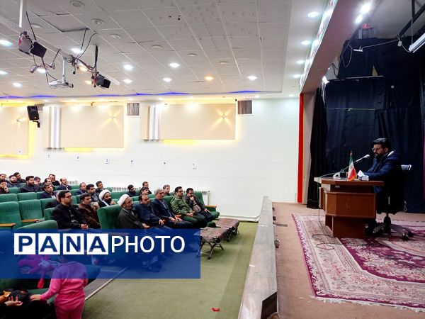 جلسه جهاد تبیین با موضوع بررسی مسائل سیاسی ایران و جهان در کاشمر