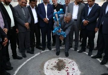 کلنگ احداث مرکز درمانی فرهنگیان در شهر کهنوج به زمین زده شد