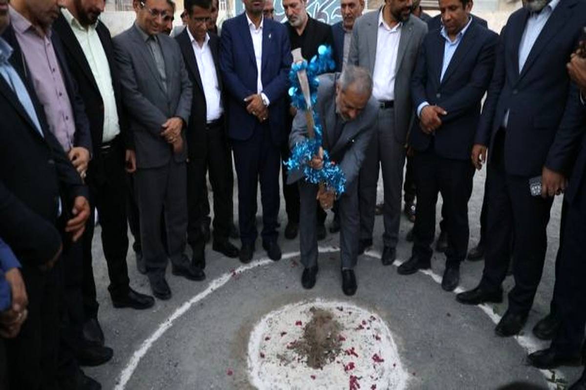 کلنگ احداث مرکز درمانی فرهنگیان در شهر کهنوج به زمین زده شد
