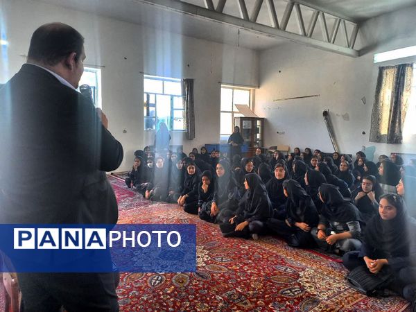 بازدید مدیر آموزش و پرورش کاشمر از هنرستان رازی