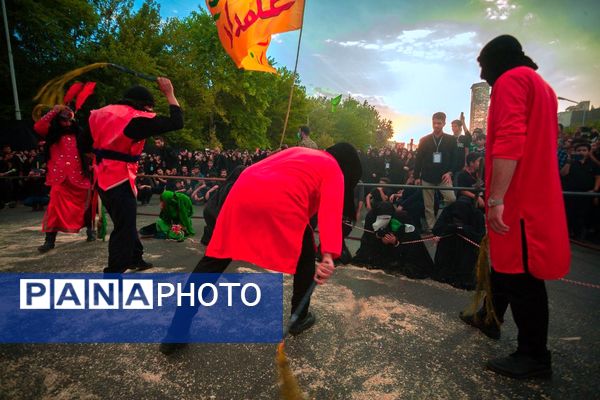 روضه مصور روز عاشورا همراه با مراسم خیمه‌سوزان در مشهد 