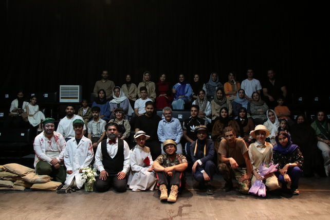 نمایش «پیک‌نیک در میدان جنگ»