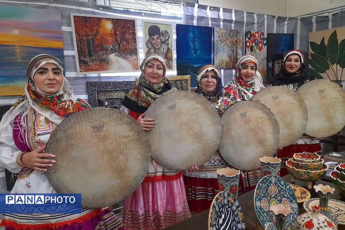 جشن توانمندی زنان  در نمایشگاه بانوان دانشگاه آزاد ملارد