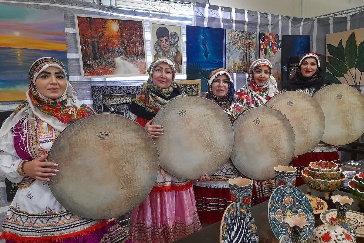 جشن توانمندی زنان  در نمایشگاه بانوان دانشگاه آزاد ملارد