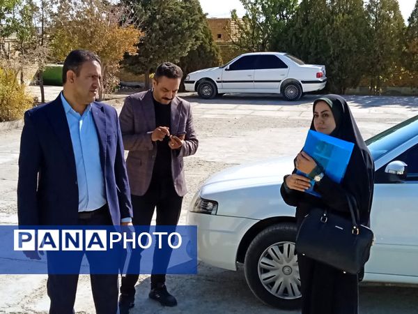 بازدید مسئولان آموزش و پرورش استان یزد از واحدهای آموزشی خاتم 