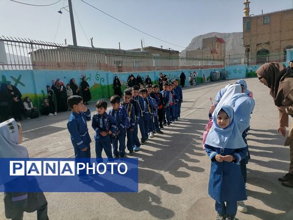 جشن شکوفه های کلاس اولی در دبستان شهید سید خلیل رضوی شهر بارنیشابور