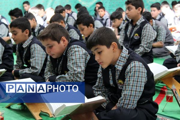 محفل انس با قرآن با حضور دانش‌آموزان سمنانی