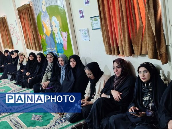 برگزاری جلسه آموزش خانواده در دبستان شاهد حاج تقی آقا بزرگ مشهد