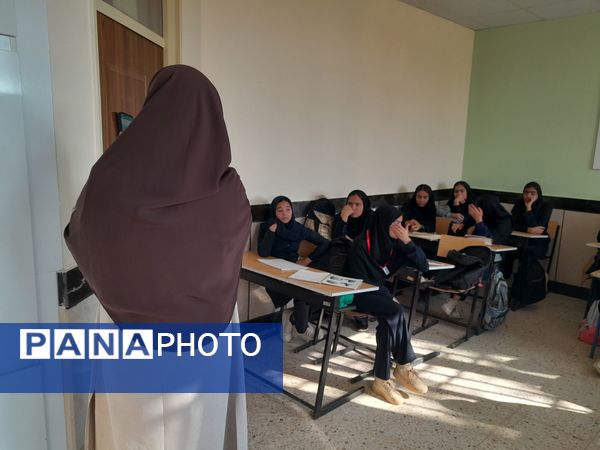 کارگاه اطلاع رسانی مسابقات قرآن ، عترت و نماز در دبیرستان مادرمهربان خلیل آباد