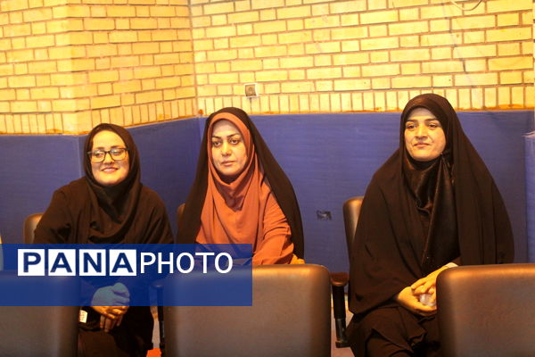 آیین سپاس معلم در دبستان دخترانه شهید باهنر بوشهر