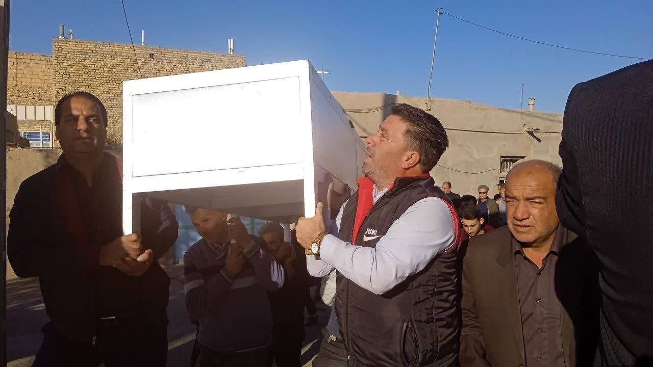 تشییع پیکر و خاکسپاری پدر شهید عجمی فدافن در گلزار شهدای روستای فدافن