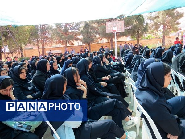 نواختن زنگ سپاس معلم در هنرستان محمودیه بجنورد