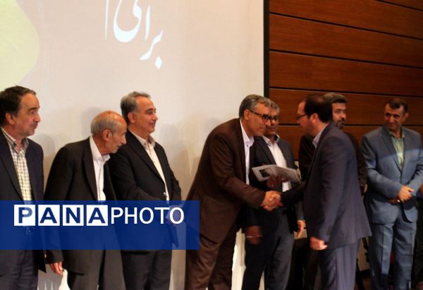 همایش بزرگداشت مقام معلم آموزش و پرورش ناحیه 2 زنجان