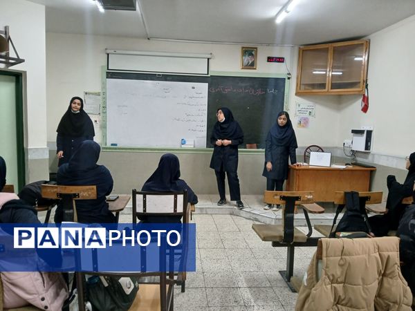  جلسه شورا  و بسیج دانش آموزی در دبیرستان نمونه دولتی مهشید مصلی نژاد