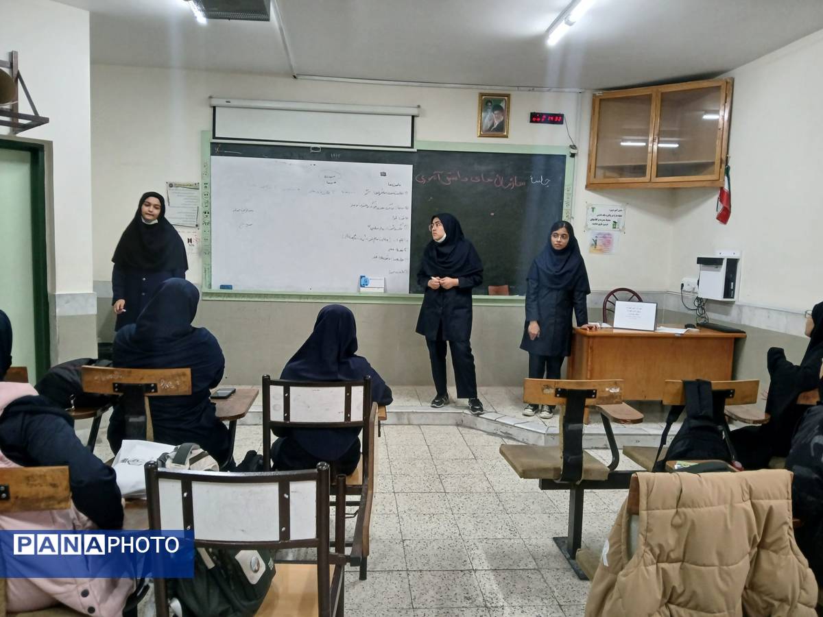  جلسه شورا  و بسیج دانش آموزی در دبیرستان نمونه دولتی مهشید مصلی نژاد