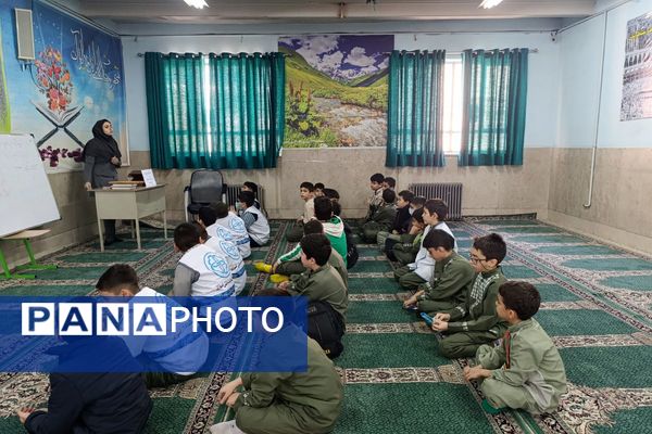 ترویج تغذیه سالم با همکاری سفیران سلامت در مدرسه پسرانه شهید رجایی