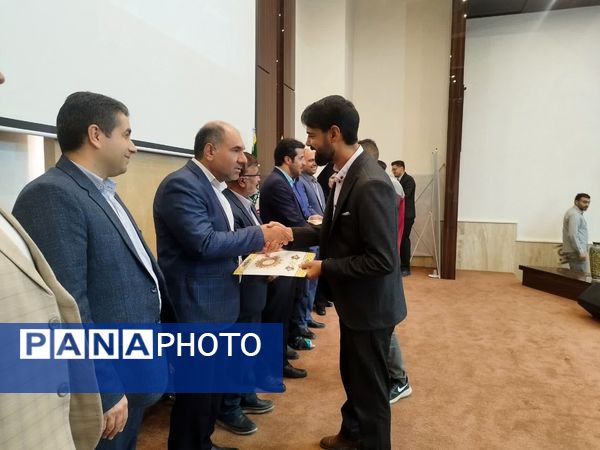 تجلیل از اصحاب رسانه توسط فرماندار و شهرداری‌های برخوار در سالن فرمانداری برخوار 