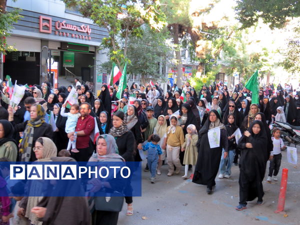 بازدید مدیرکل آموزش پرورش استان خراسان شمالی از غرفه‌های غدیرخم در بجنورد